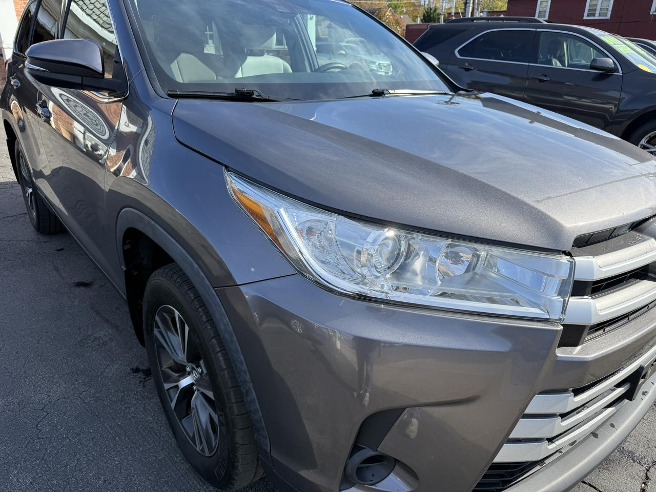 Toyota Highlander LE V6 AWD (Natl) 2019