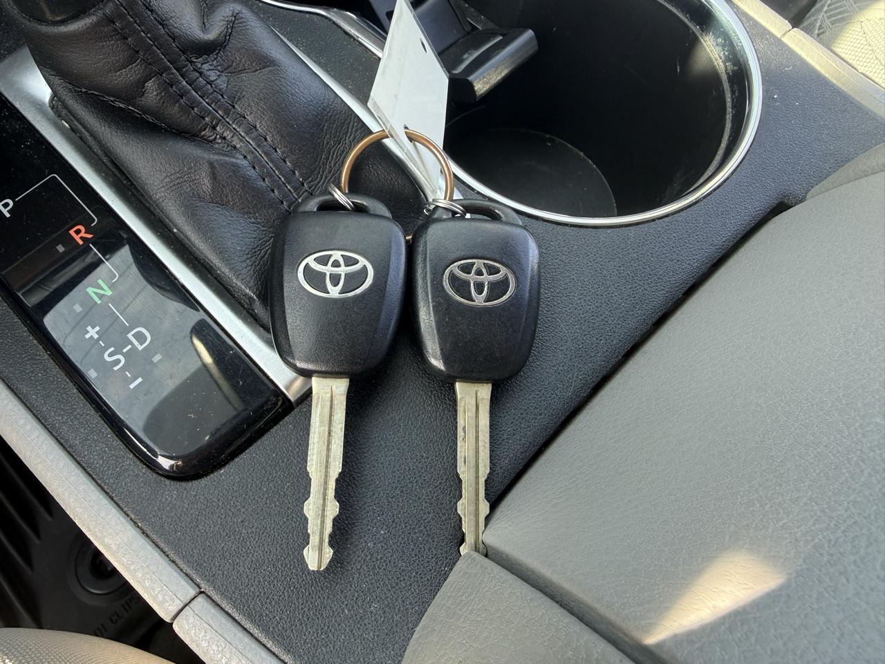Toyota Highlander LE V6 AWD (Natl) 2019