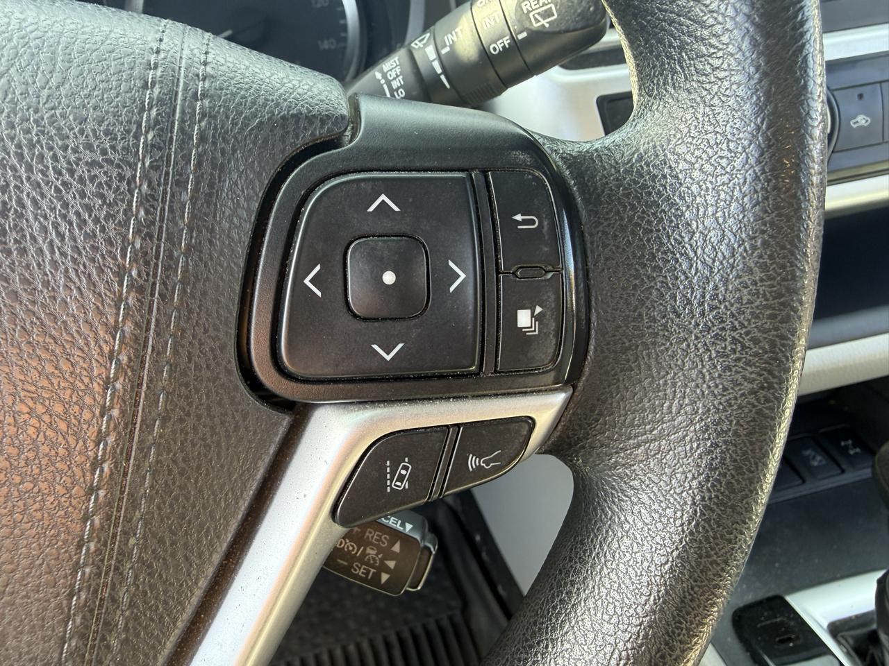 Toyota Highlander LE V6 AWD (Natl) 2019