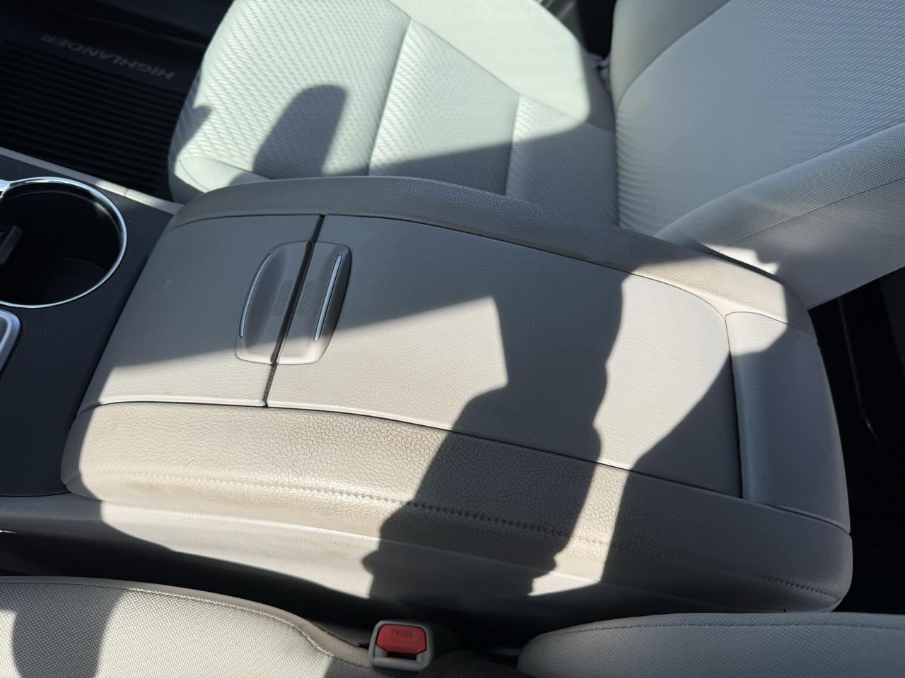 Toyota Highlander LE V6 AWD (Natl) 2019