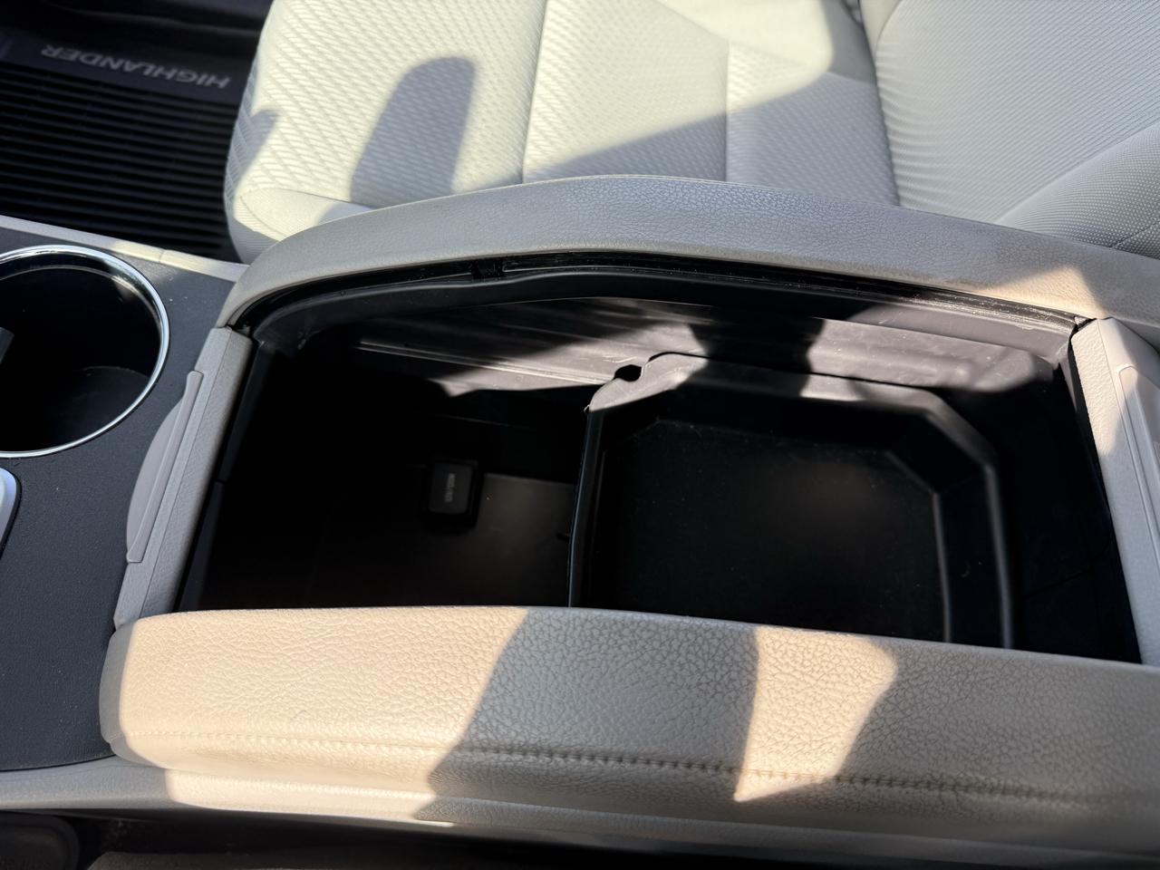 Toyota Highlander LE V6 AWD (Natl) 2019
