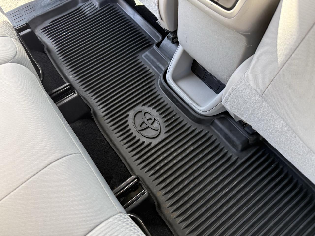 Toyota Highlander LE V6 AWD (Natl) 2019