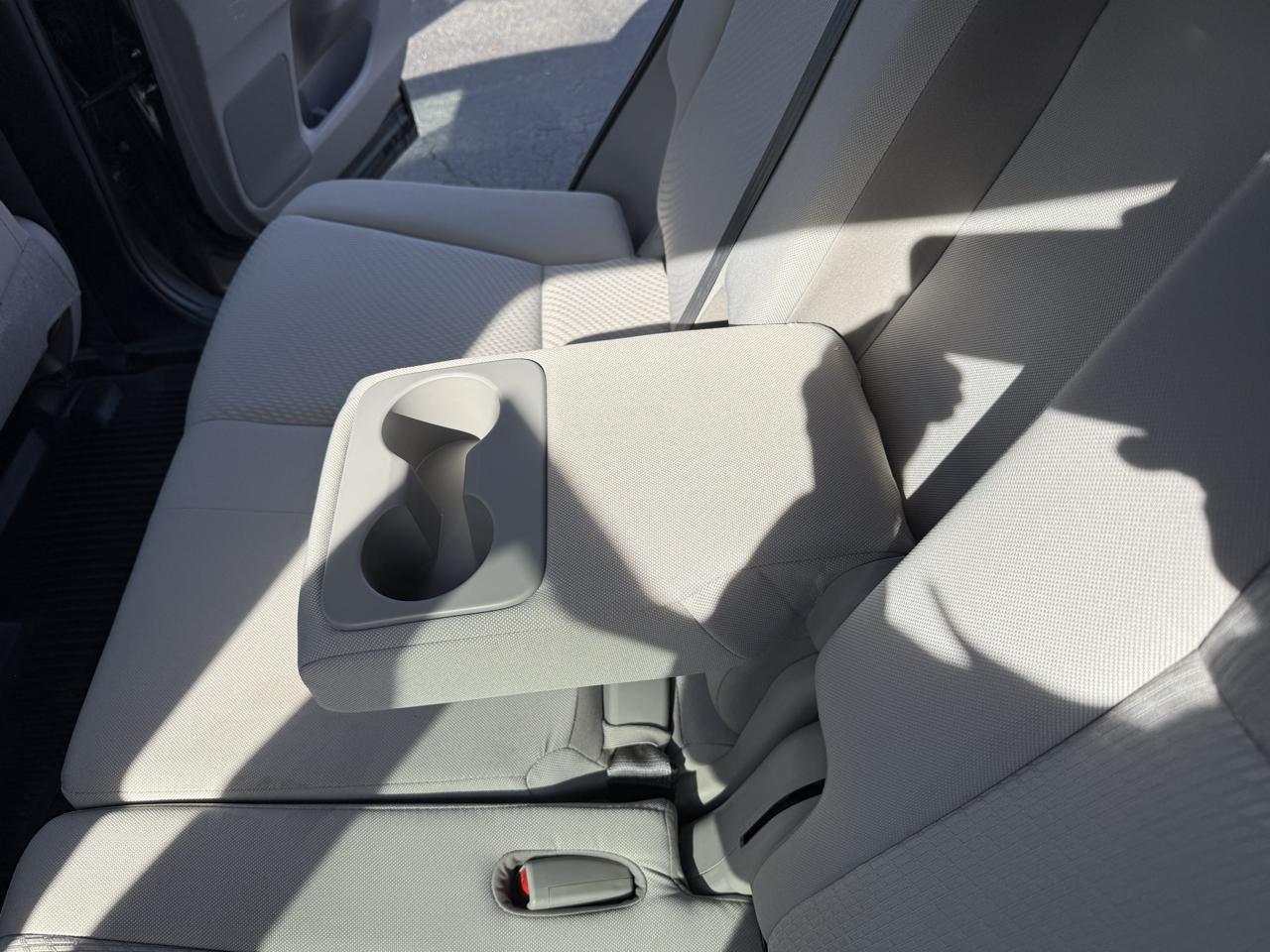 Toyota Highlander LE V6 AWD (Natl) 2019