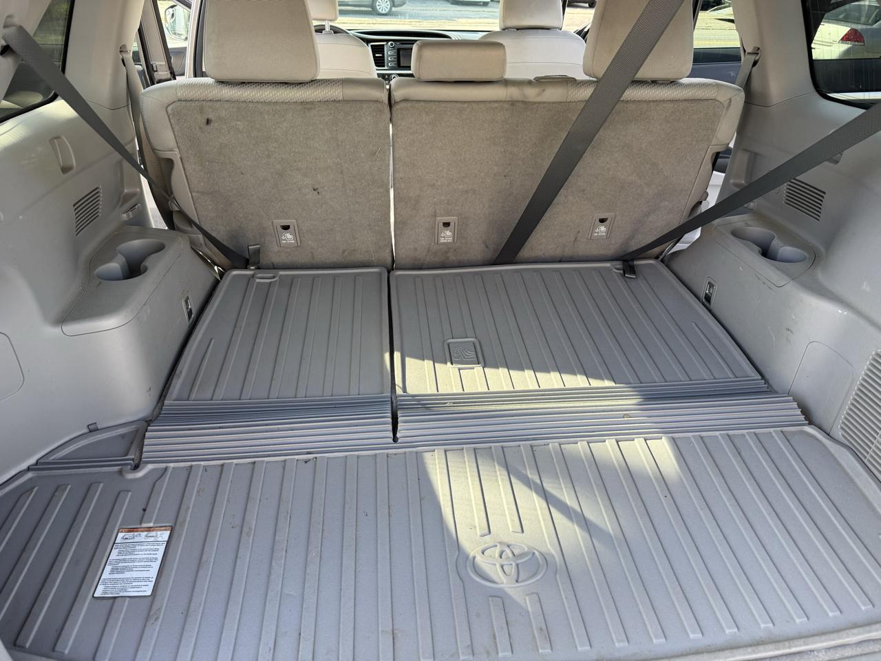 Toyota Highlander LE V6 AWD (Natl) 2019
