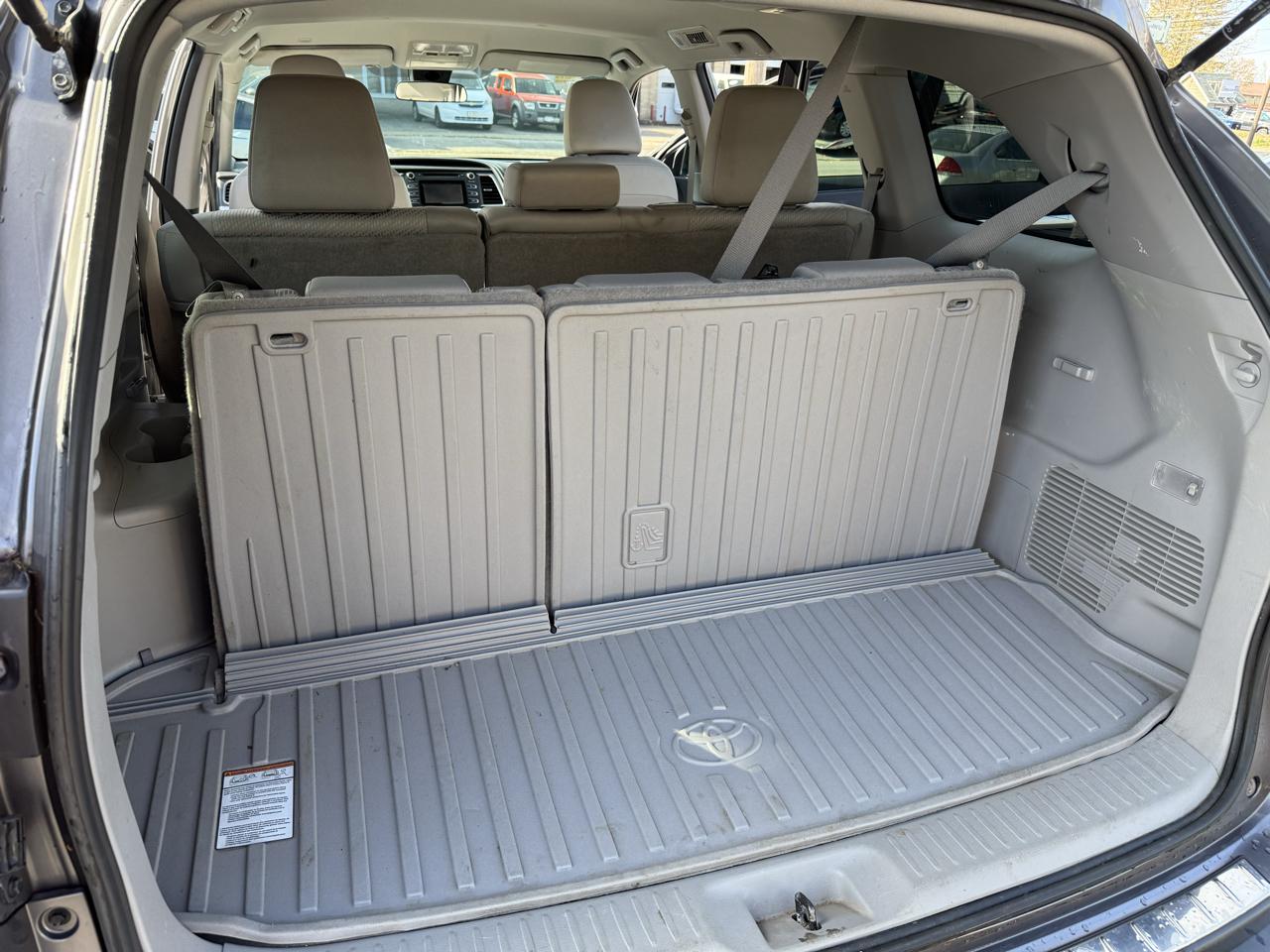 Toyota Highlander LE V6 AWD (Natl) 2019