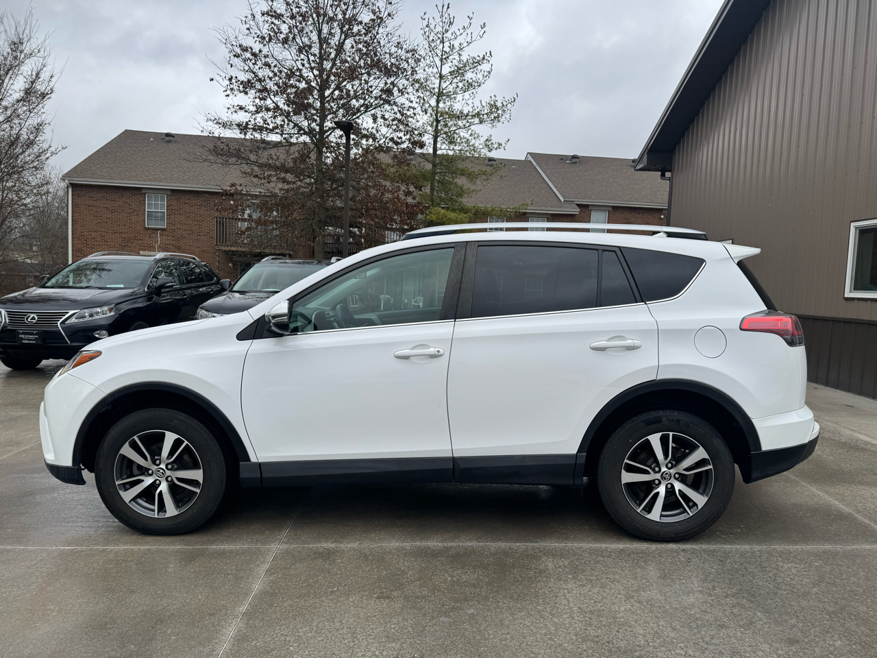 Toyota RAV4 AWD 4dr XLE (Natl) 2016