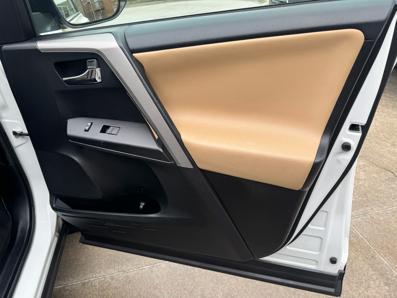 Toyota RAV4 AWD 4dr XLE (Natl) 2016