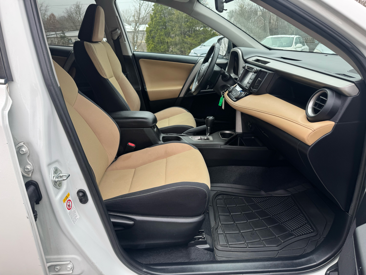 Toyota RAV4 AWD 4dr XLE (Natl) 2016