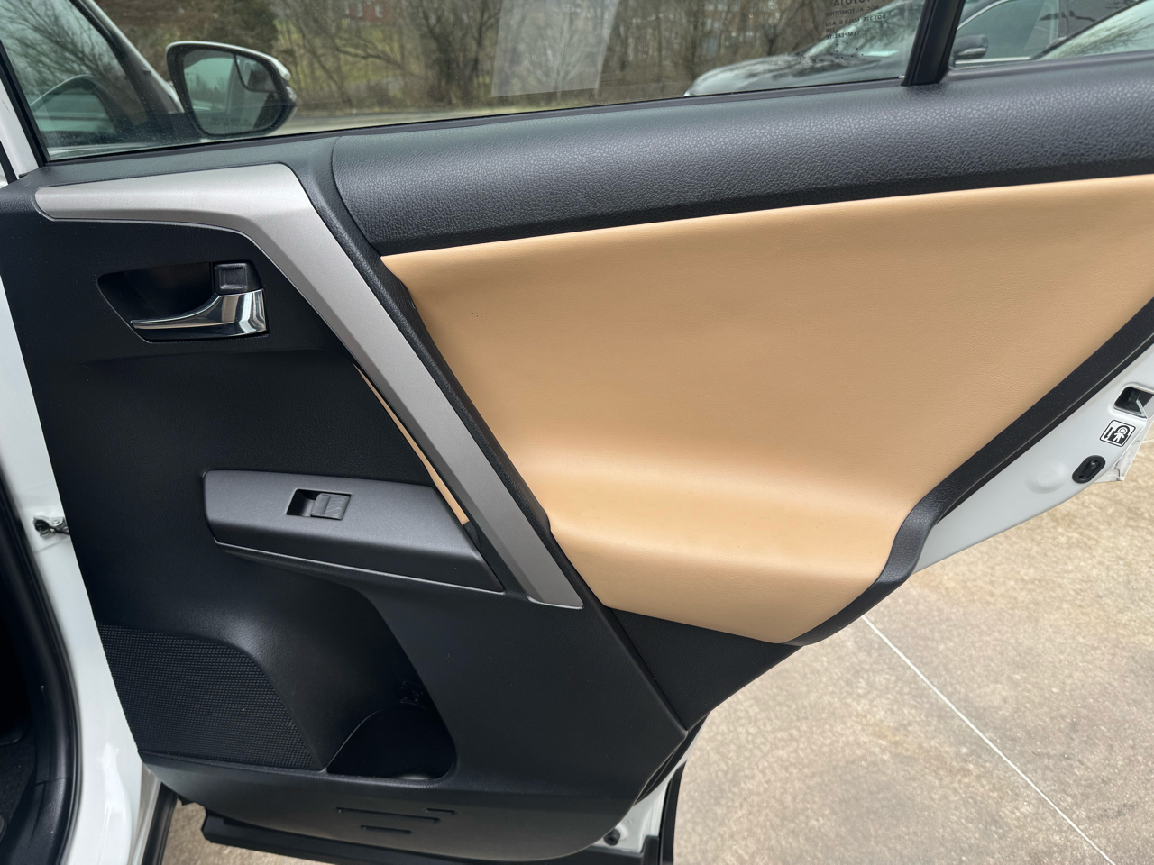 Toyota RAV4 AWD 4dr XLE (Natl) 2016