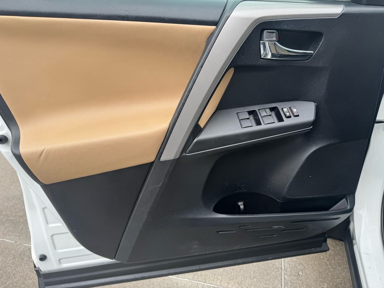 Toyota RAV4 AWD 4dr XLE (Natl) 2016