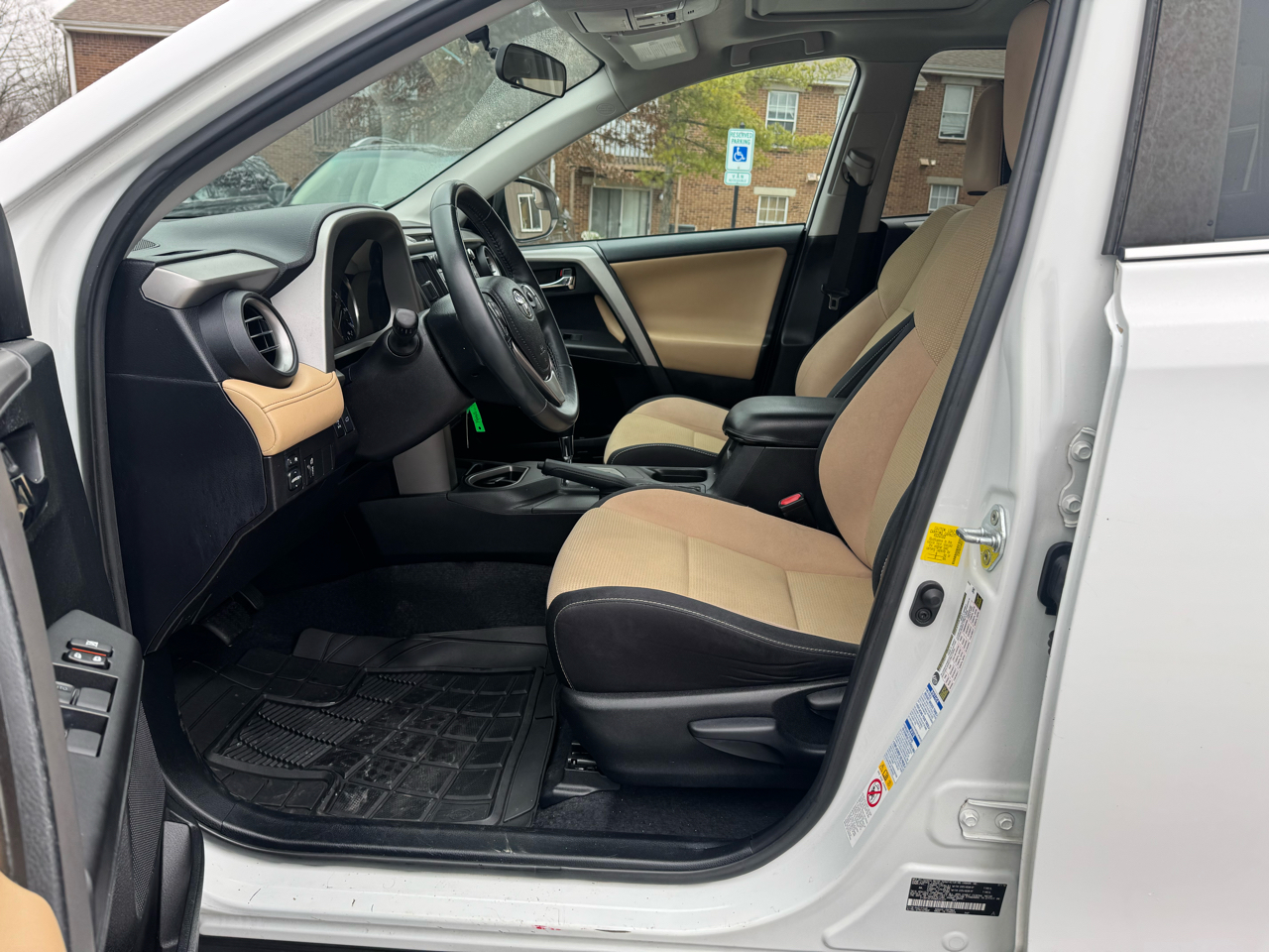 Toyota RAV4 AWD 4dr XLE (Natl) 2016