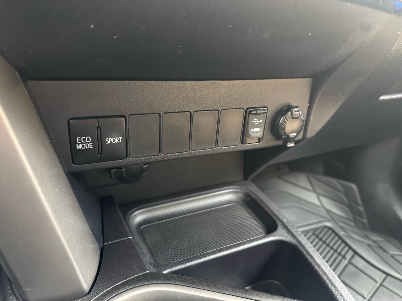 Toyota RAV4 AWD 4dr XLE (Natl) 2016