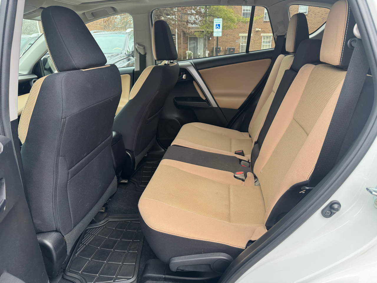 Toyota RAV4 AWD 4dr XLE (Natl) 2016