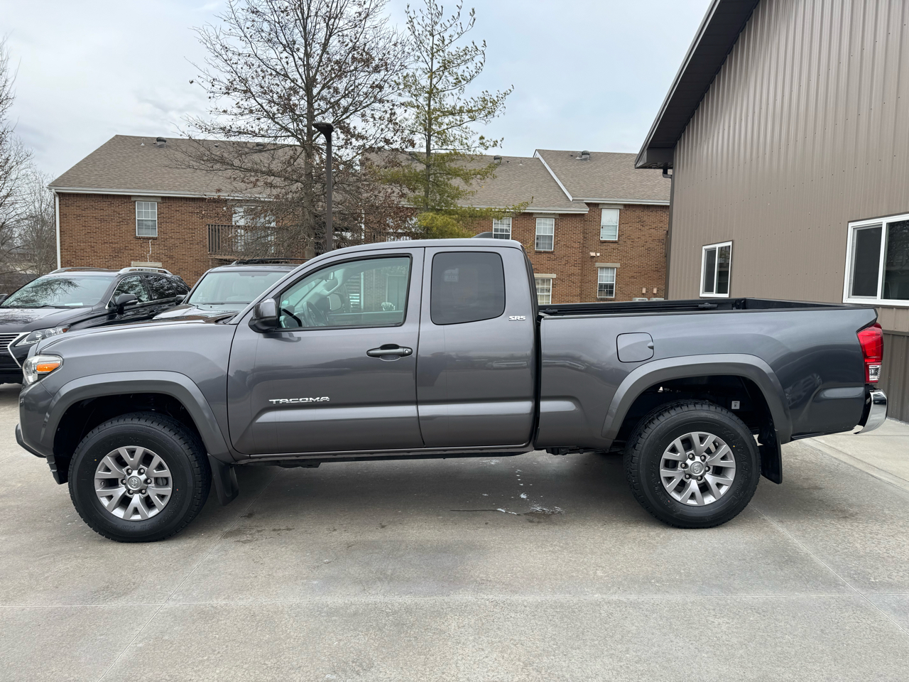 Toyota Tacoma SR5 Access Cab 6' Bed I4 4x4 AT (Natl) 2018