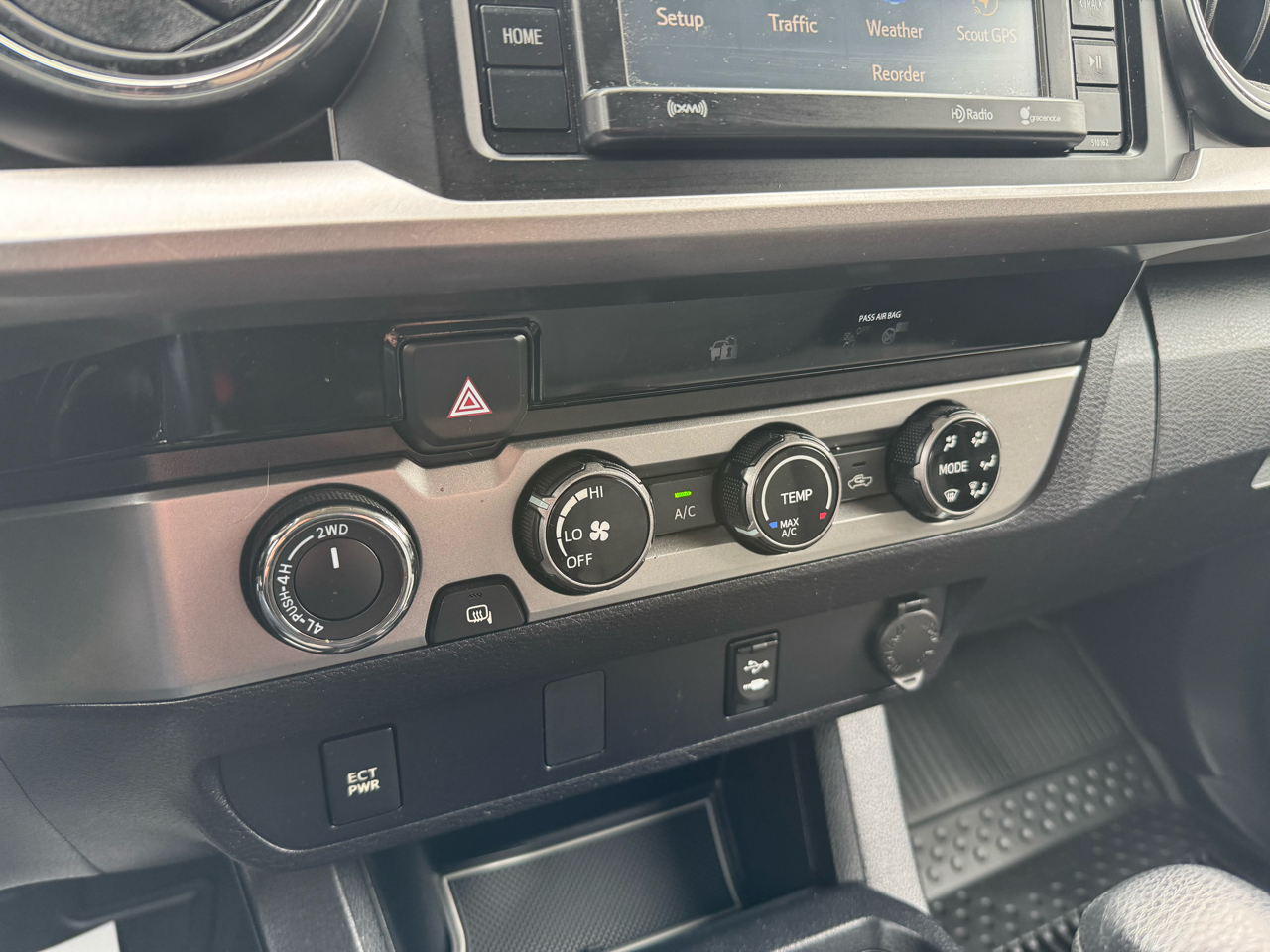 Toyota Tacoma SR5 Access Cab 6' Bed I4 4x4 AT (Natl) 2018