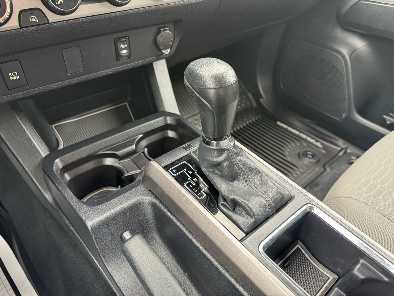 Toyota Tacoma SR5 Access Cab 6' Bed I4 4x4 AT (Natl) 2018