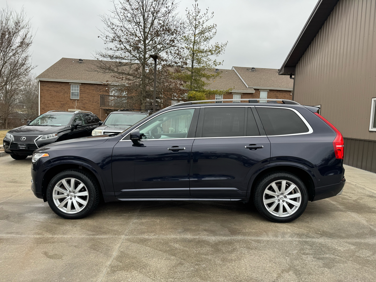 Volvo XC90 T5 AWD 5-Passenger Momentum 2017