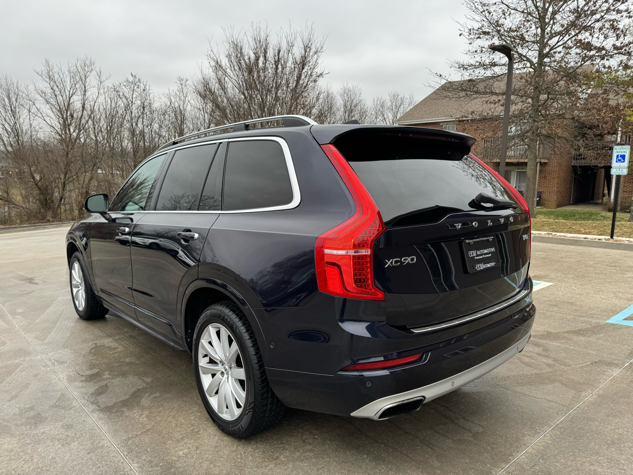 Volvo XC90 T5 AWD 5-Passenger Momentum 2017