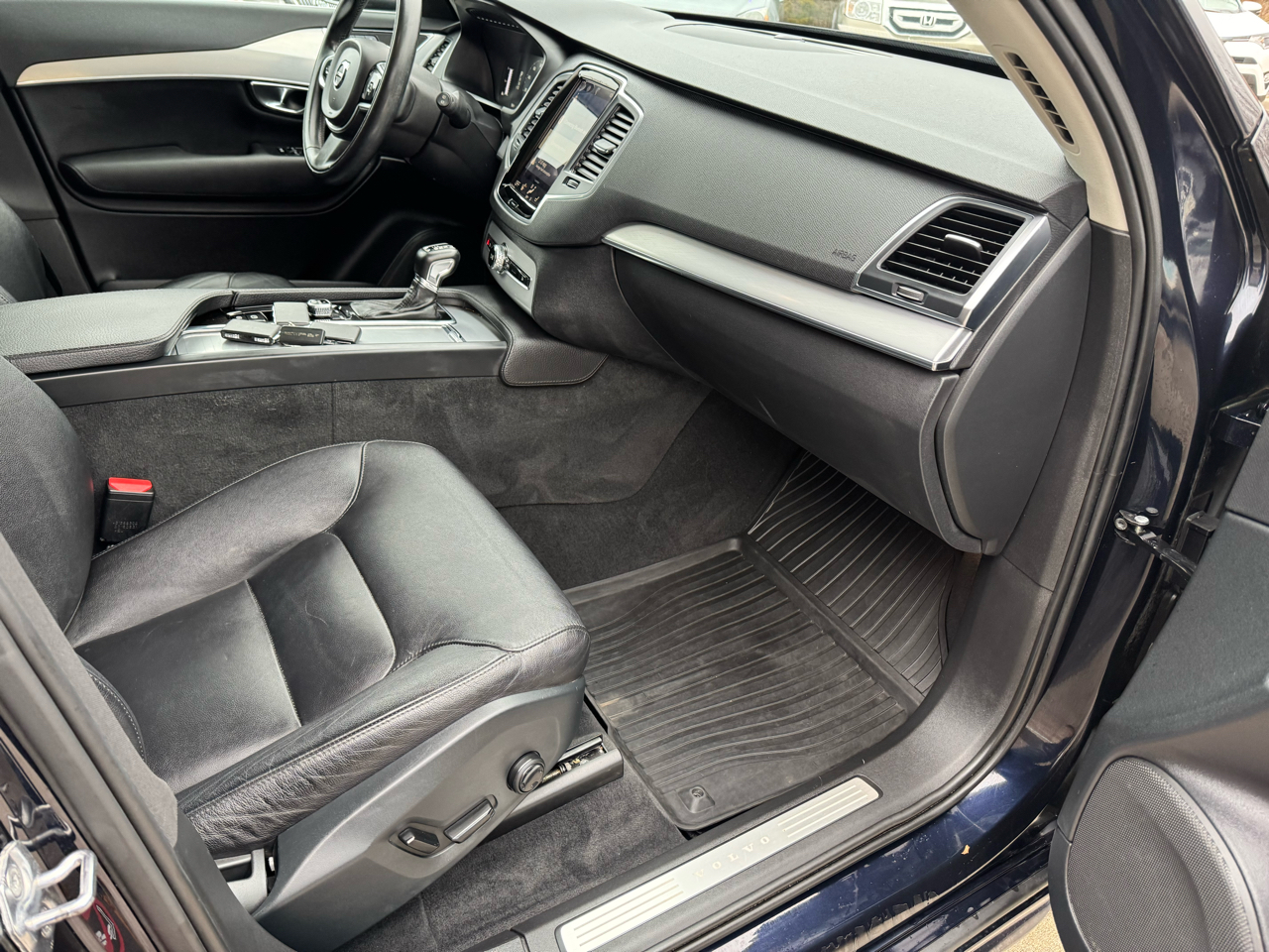 Volvo XC90 T5 AWD 5-Passenger Momentum 2017