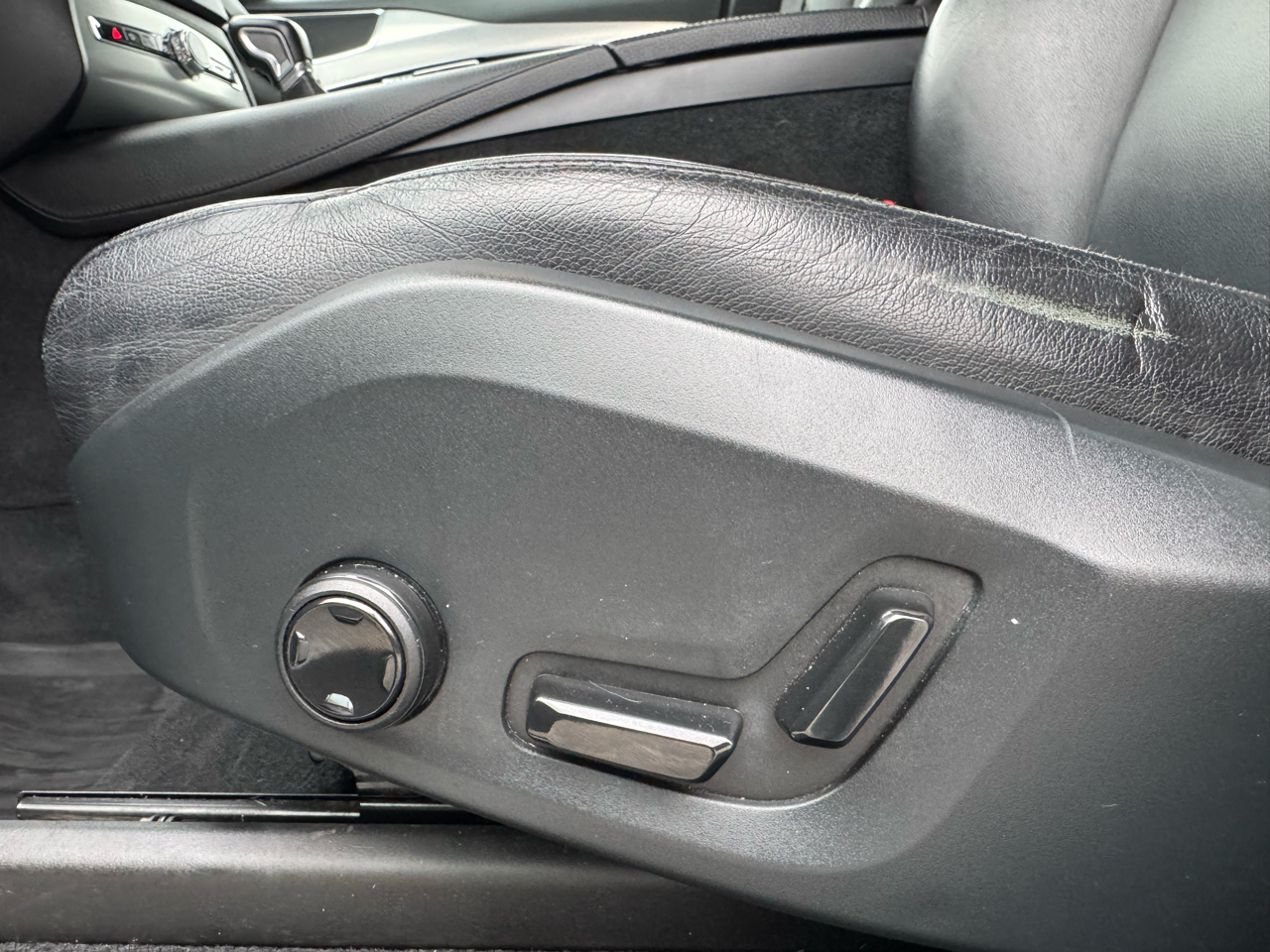 Volvo XC90 T5 AWD 5-Passenger Momentum 2017