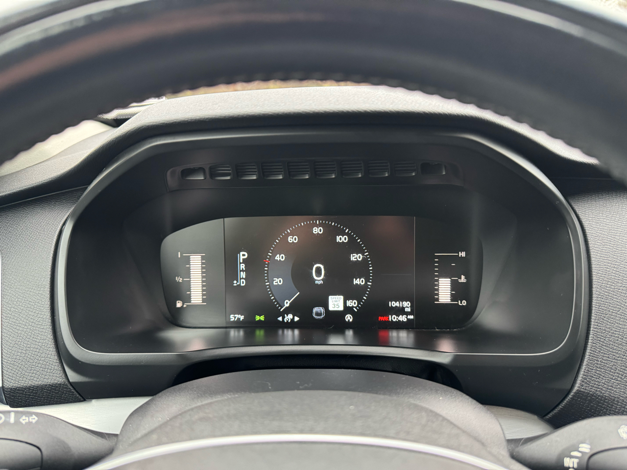 Volvo XC90 T5 AWD 5-Passenger Momentum 2017