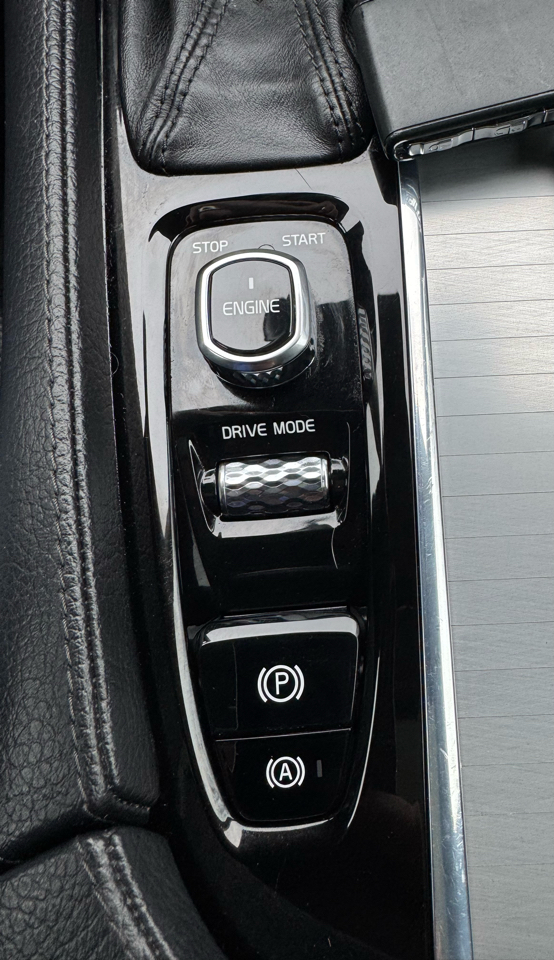 Volvo XC90 T5 AWD 5-Passenger Momentum 2017