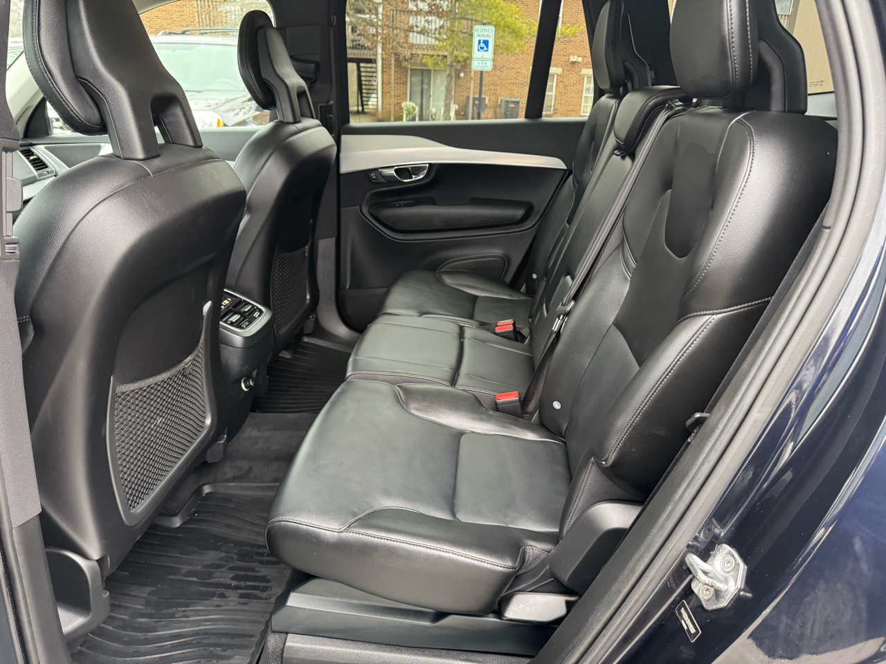 Volvo XC90 T5 AWD 5-Passenger Momentum 2017