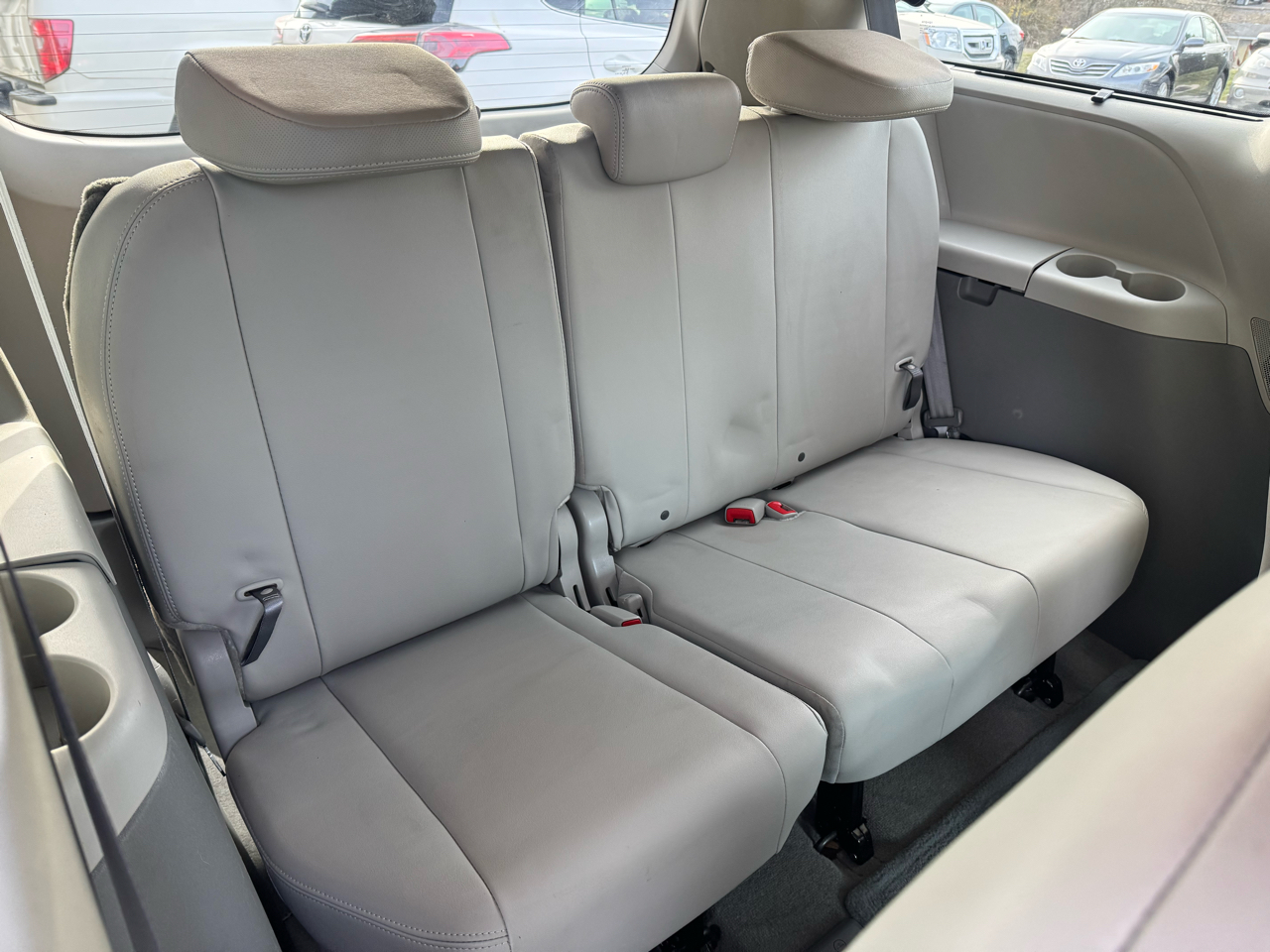 Toyota Sienna  2013