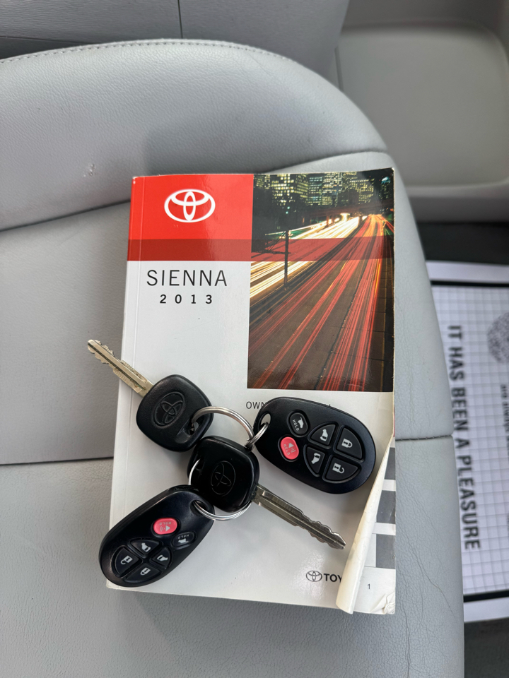 Toyota Sienna  2013