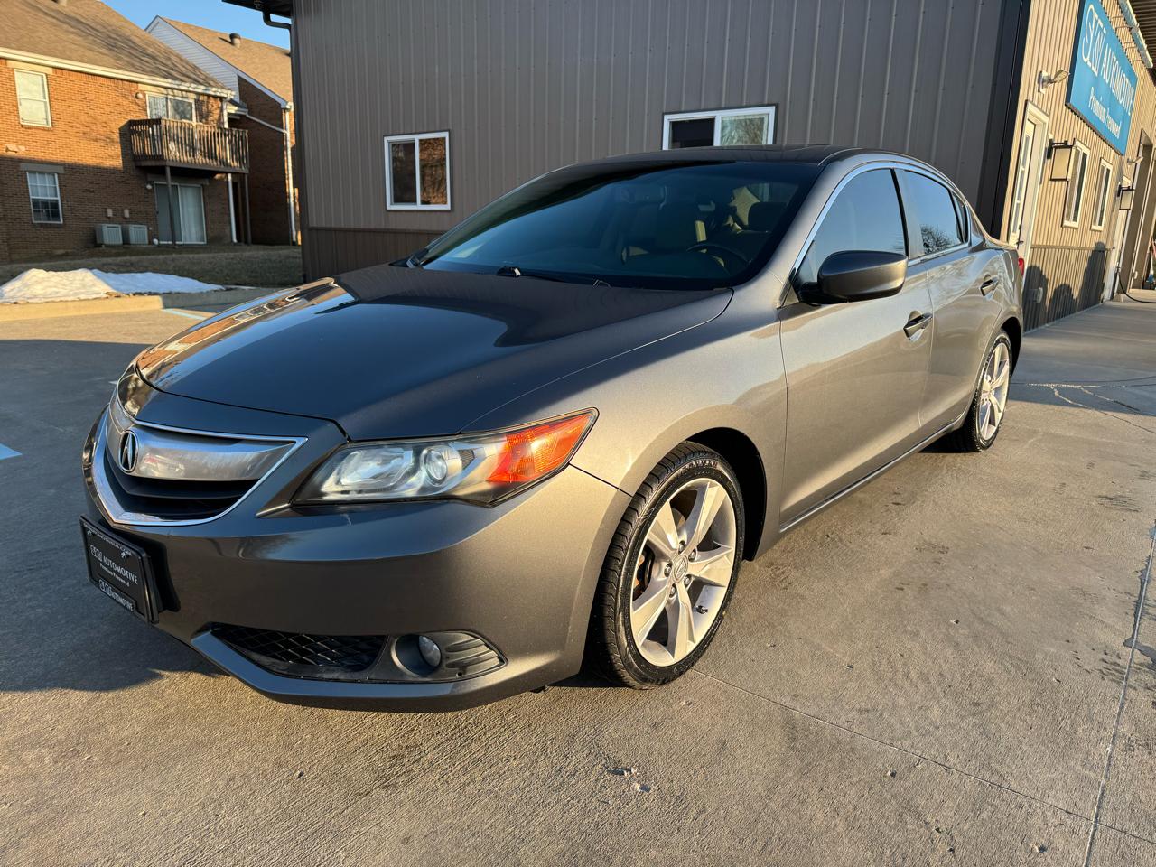 Acura ILX 4dr Sdn 2.0L Premium Pkg 2013