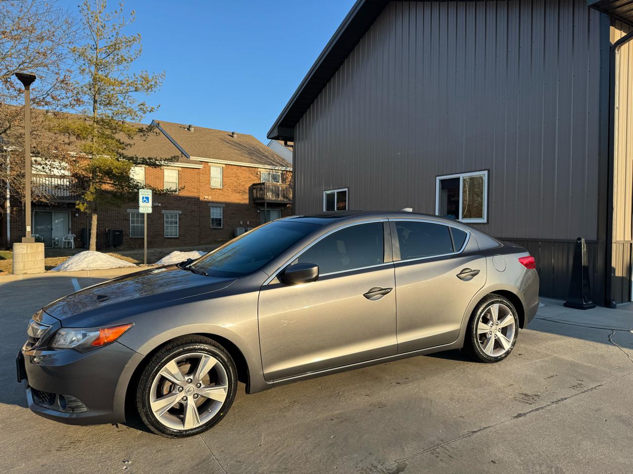 Acura ILX 4dr Sdn 2.0L Premium Pkg 2013