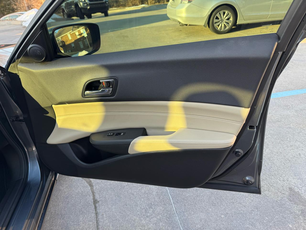 Acura ILX 4dr Sdn 2.0L Premium Pkg 2013