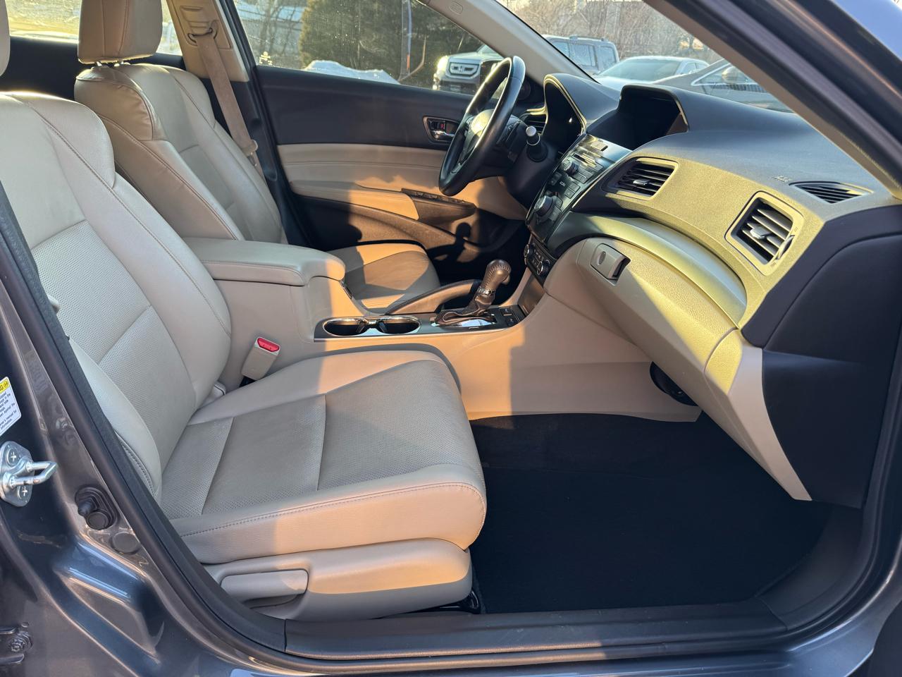 Acura ILX 4dr Sdn 2.0L Premium Pkg 2013