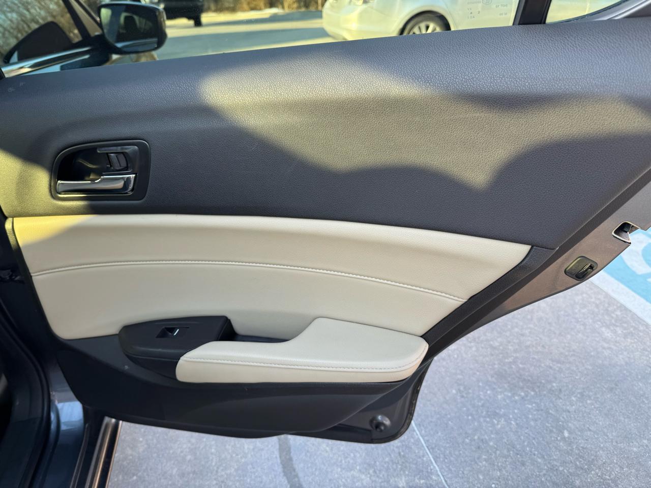 Acura ILX 4dr Sdn 2.0L Premium Pkg 2013