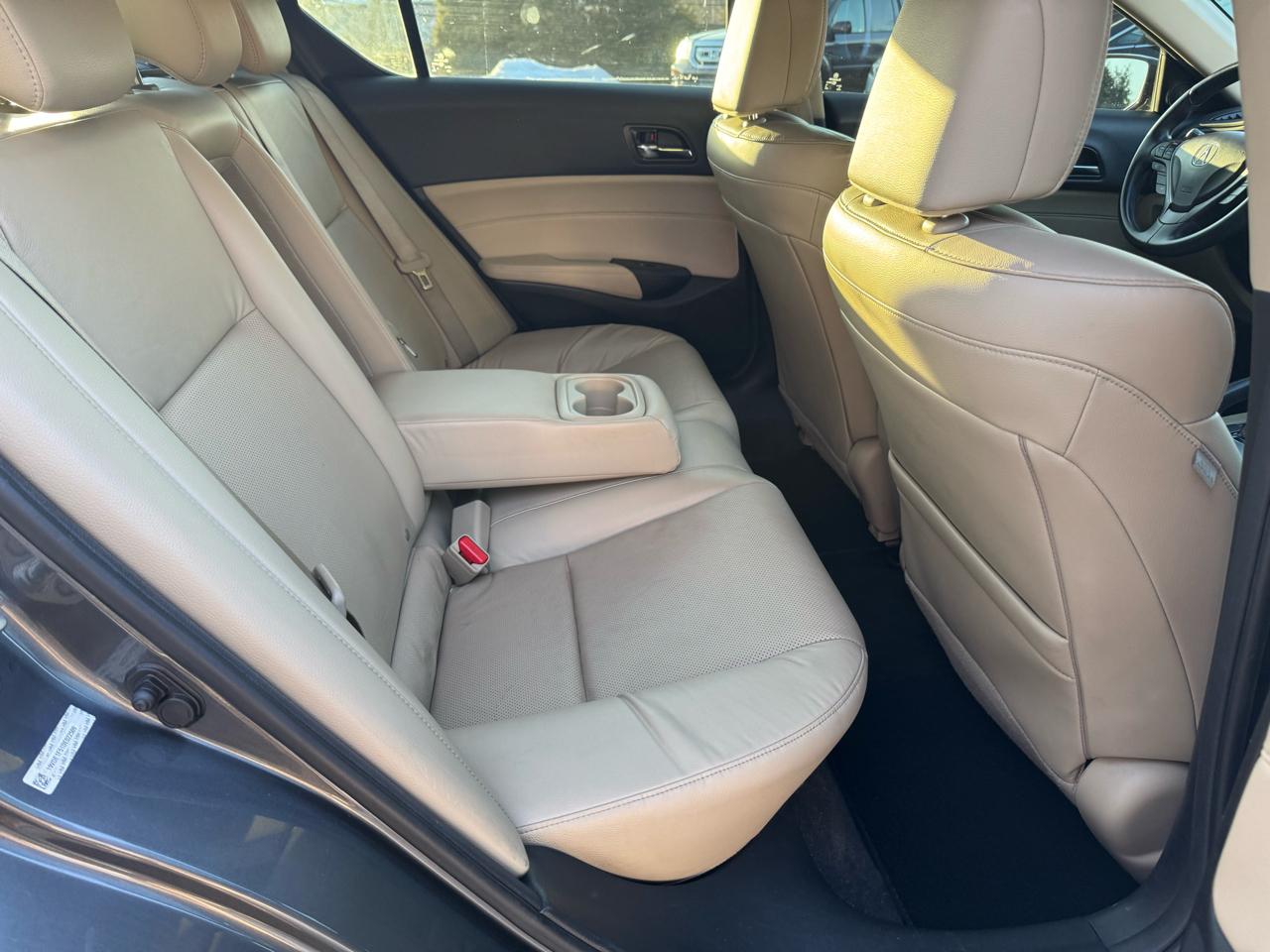 Acura ILX 4dr Sdn 2.0L Premium Pkg 2013