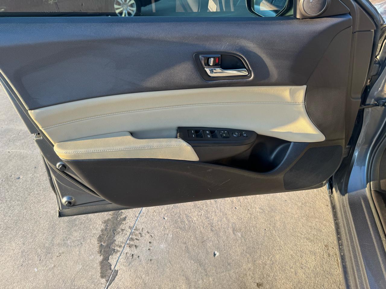 Acura ILX 4dr Sdn 2.0L Premium Pkg 2013