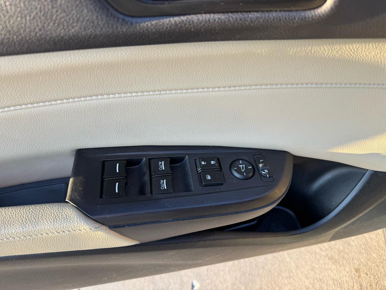 Acura ILX 4dr Sdn 2.0L Premium Pkg 2013