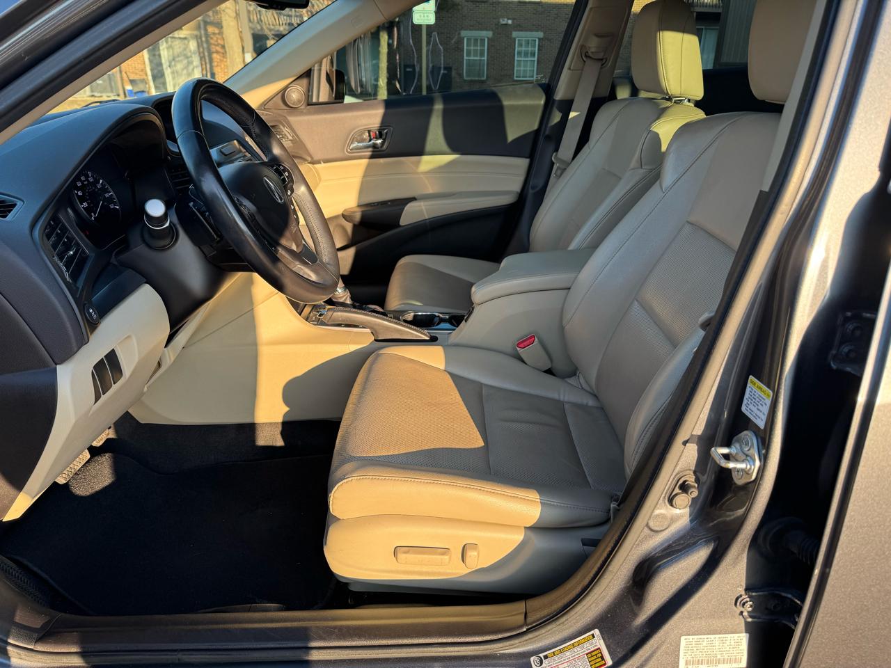 Acura ILX 4dr Sdn 2.0L Premium Pkg 2013