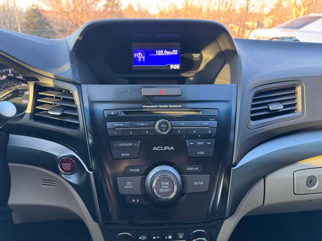 Acura ILX 4dr Sdn 2.0L Premium Pkg 2013