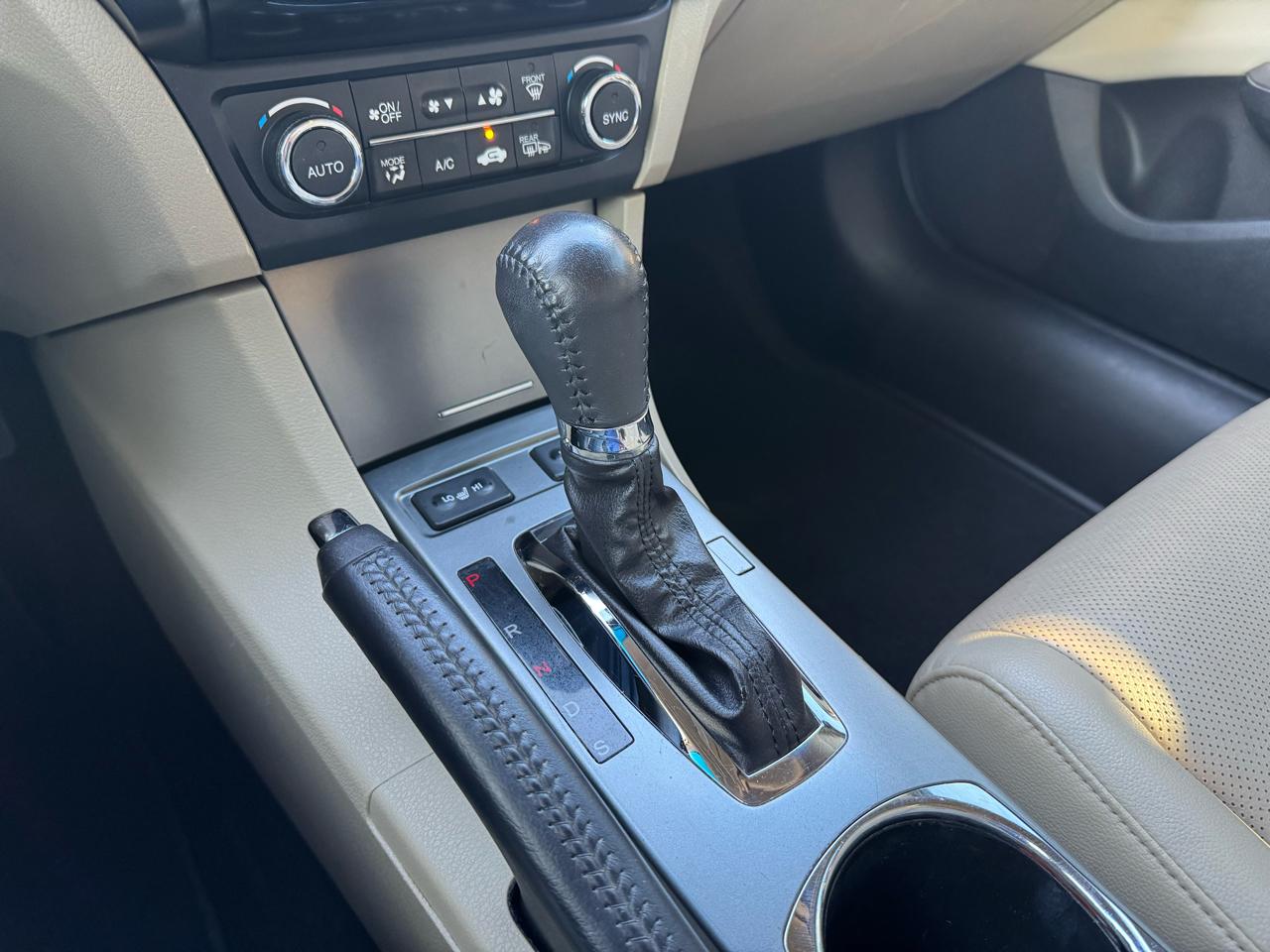 Acura ILX 4dr Sdn 2.0L Premium Pkg 2013