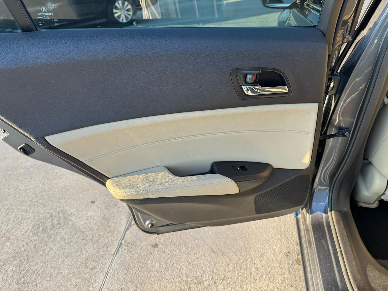 Acura ILX 4dr Sdn 2.0L Premium Pkg 2013