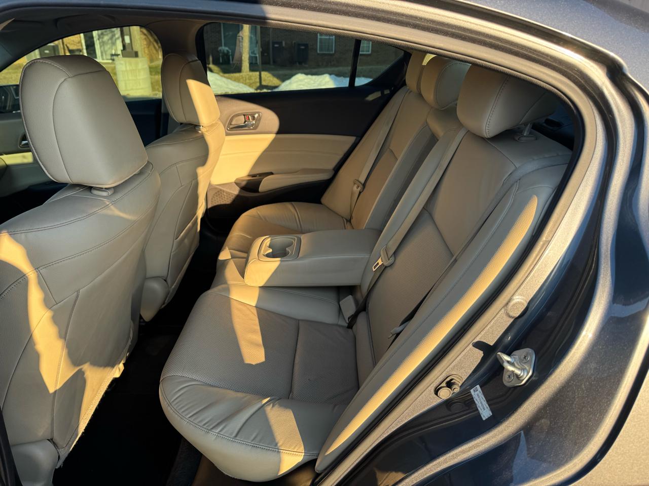 Acura ILX 4dr Sdn 2.0L Premium Pkg 2013