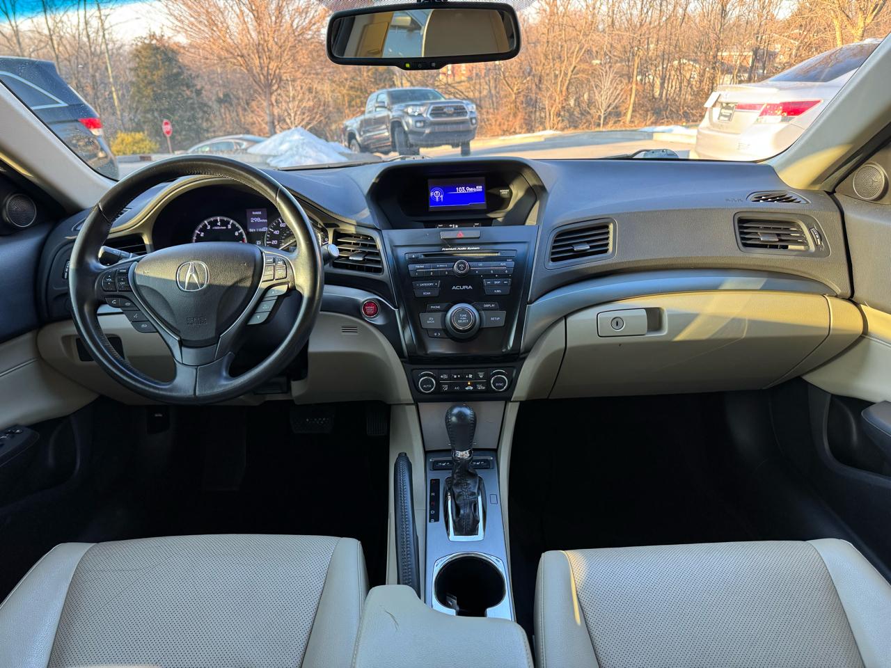 Acura ILX 4dr Sdn 2.0L Premium Pkg 2013