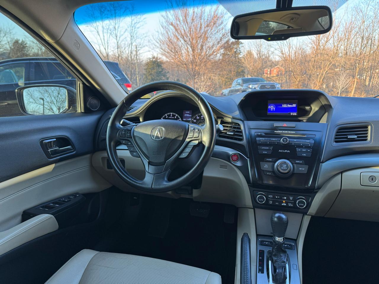 Acura ILX 4dr Sdn 2.0L Premium Pkg 2013