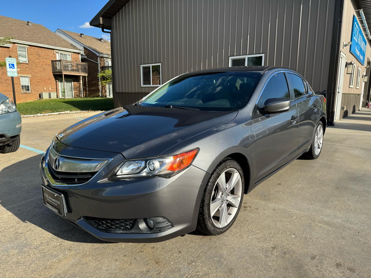 Acura ILX 4dr Sdn 2.0L Premium Pkg 2013