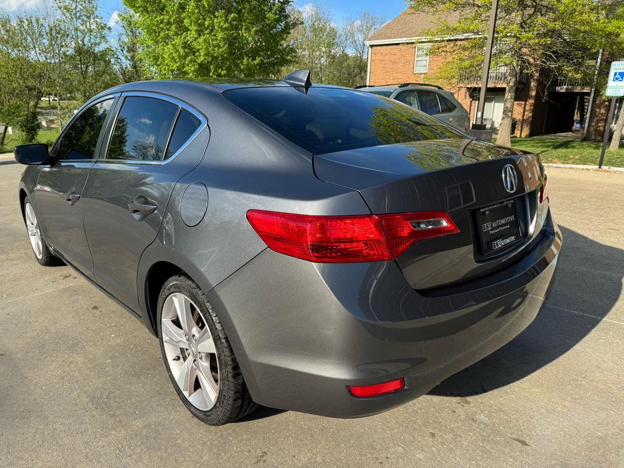 Acura ILX 4dr Sdn 2.0L Premium Pkg 2013