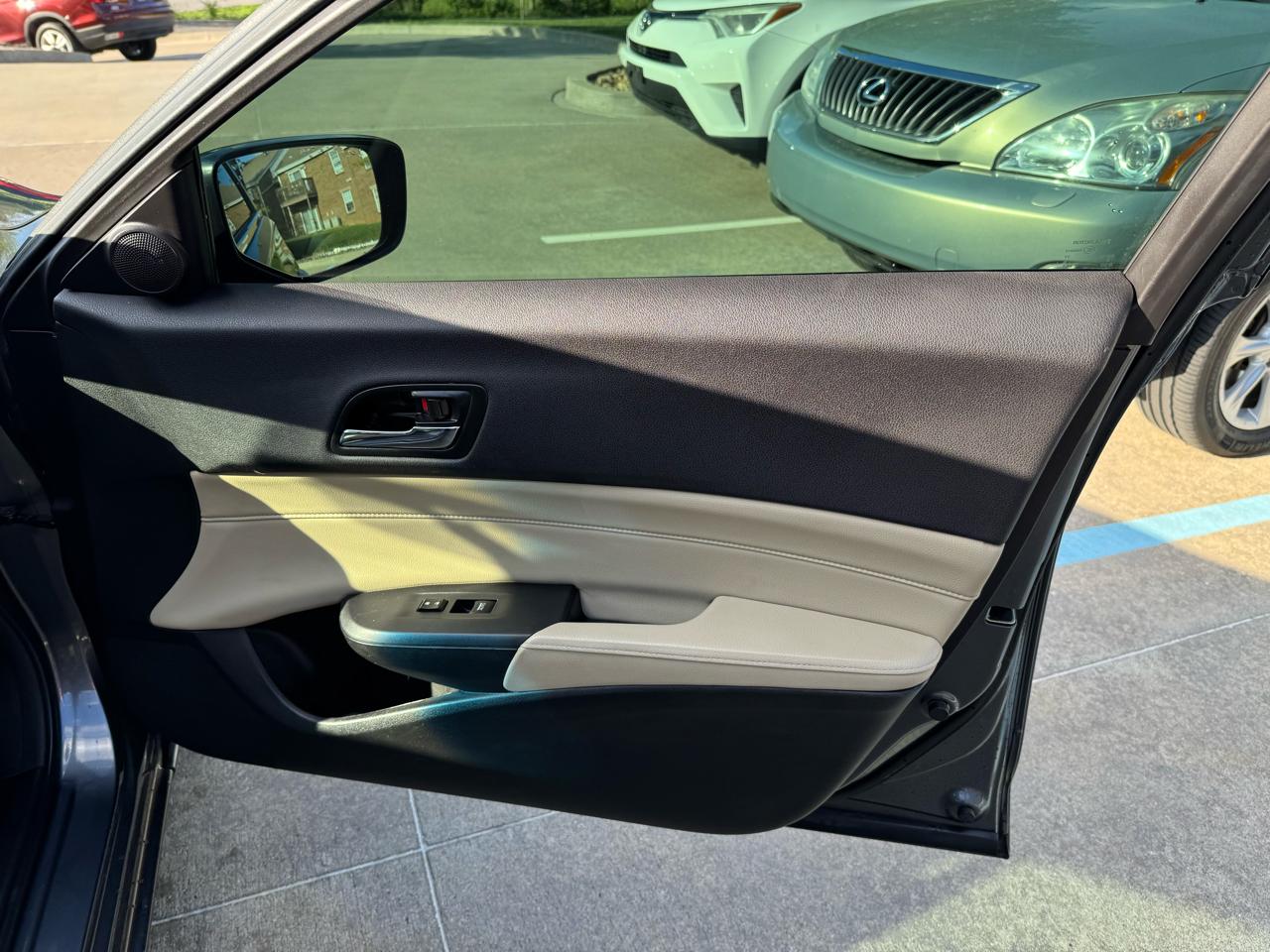 Acura ILX 4dr Sdn 2.0L Premium Pkg 2013