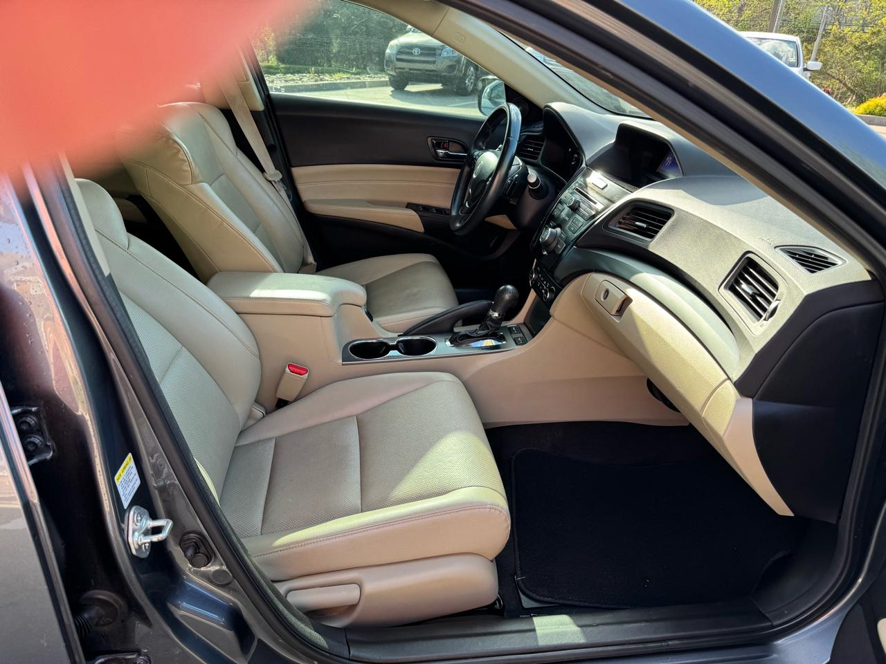 Acura ILX 4dr Sdn 2.0L Premium Pkg 2013