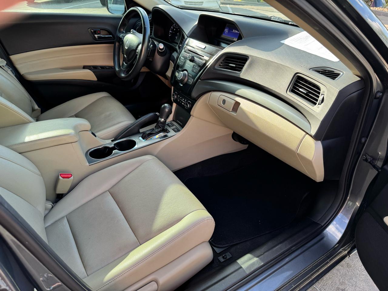 Acura ILX 4dr Sdn 2.0L Premium Pkg 2013