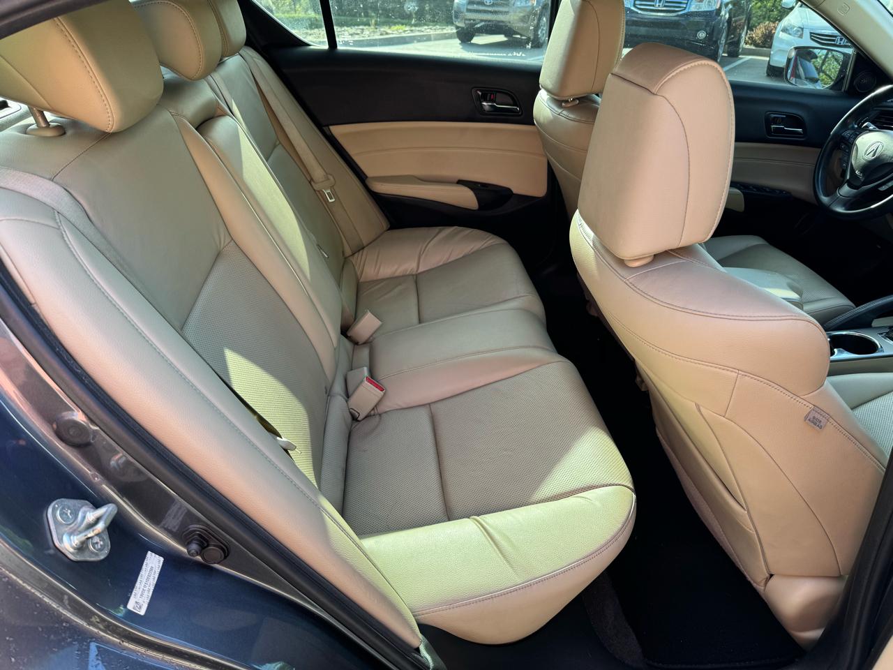 Acura ILX 4dr Sdn 2.0L Premium Pkg 2013